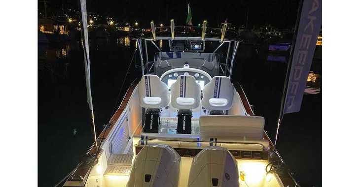 Rent a motorboat in Viareggio - White Shark 285