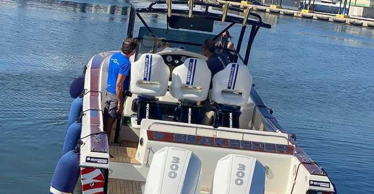 Louer bateau à moteur à Viareggio - White Shark 285