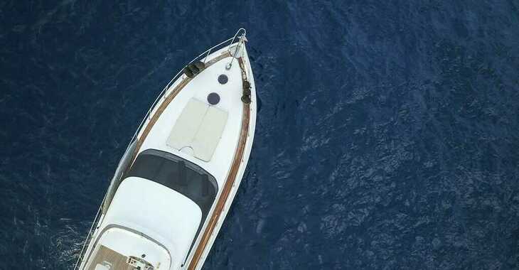 Chartern Sie yacht in Marina Zeas - Fairline Squadron 55