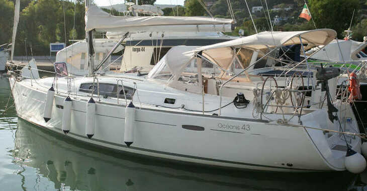 Rent a sailboat in Marina di Salivoli - Oceanis 43