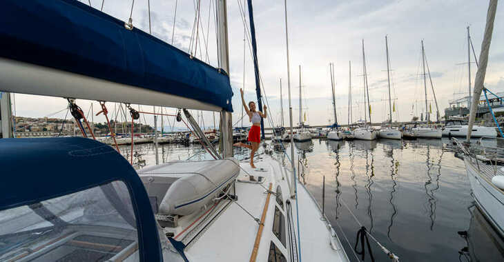 Rent a sailboat in Kavala - Marina Perigialiou - Sun Odyssey 43 