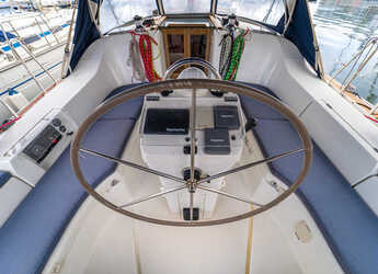 Rent a sailboat in Kavala - Marina Perigialiou - Oceanis 393 Clipper