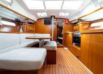 Rent a sailboat in Kavala - Marina Perigialiou - Oceanis 393 Clipper