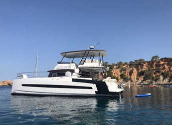 Rent a power catamaran in Club Náutico Ibiza - Bali 4.3 MY