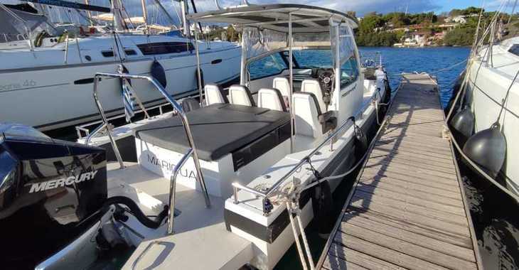 Rent a motorboat in Lavrion Marina - Axopar 28 T-Top