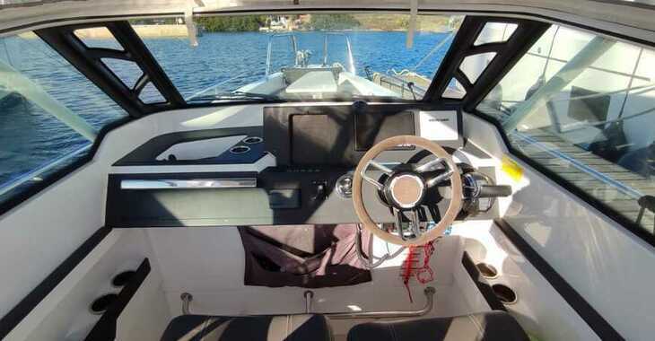 Chartern Sie motorboot in Lavrion Marina - Axopar 28 T-Top