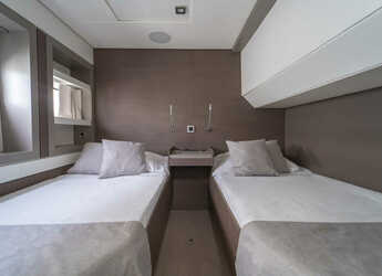 Rent a catamaran in Siracusa  - Bali 5.4.