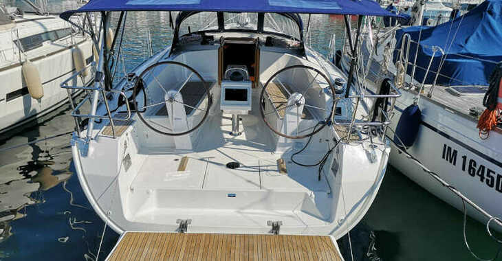 Rent a sailboat in Vibo Marina - Bavaria 41 Cruiser 