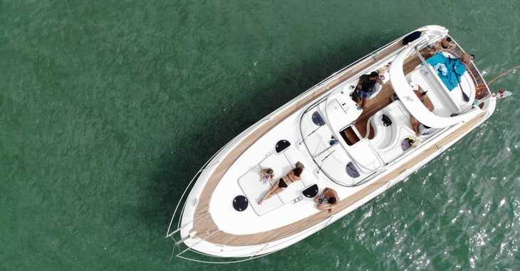 Chartern Sie motorboot in Marina di Portisco - Bavaria Sport 37 Open