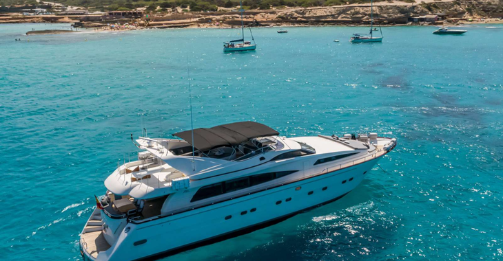 Louer yacht à Marina Ibiza - Astondoa 90