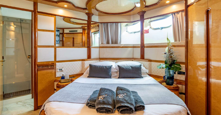 Chartern Sie yacht in Marina Ibiza - Astondoa 90