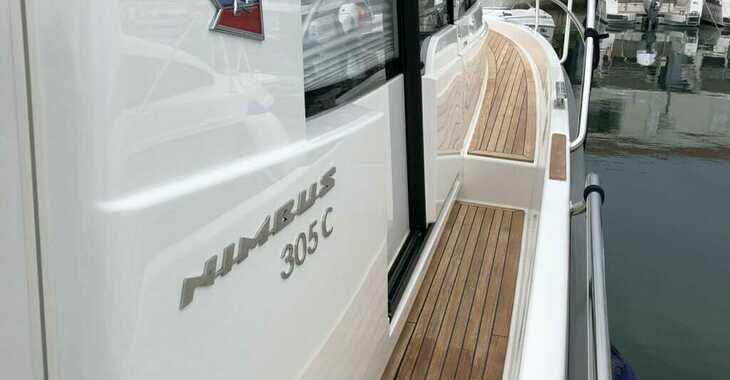 Rent a motorboat in Marine Pirovac - Nimbus 305 Coupe