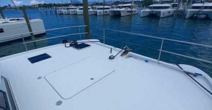Rent a power catamaran in Tradewinds - Fountaine Pajot MY 37 - 3 cab.