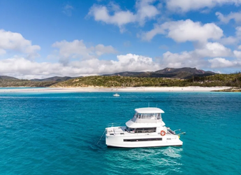 Rent a power catamaran  in Tradewinds - Fountaine Pajot MY 37 - 3 cab.