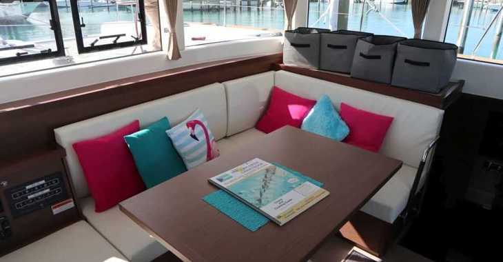 Rent a catamaran in Tradewinds - Lagoon 40 - 3 cab 