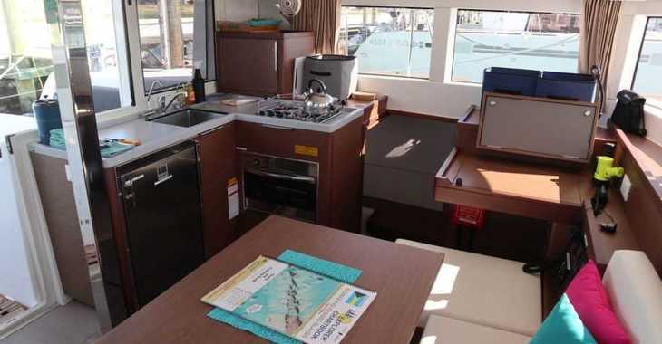 Rent a catamaran in Tradewinds - Lagoon 40 - 3 cab 