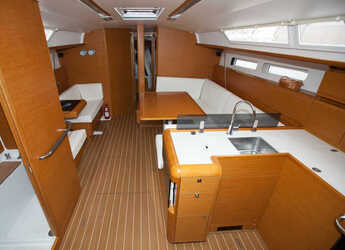 Rent a sailboat in Marina San Miguel - Sun Odyssey 439