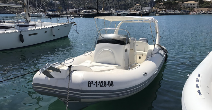 Rent a dinghy in Port de Soller - Zodiac Medline III