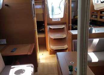 Chartern Sie segelboot in Trogir (ACI marina) - Sun Odyssey 380 - 3 cab.