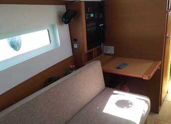 Chartern Sie segelboot in Trogir (ACI marina) - Sun Odyssey 380 - 3 cab.