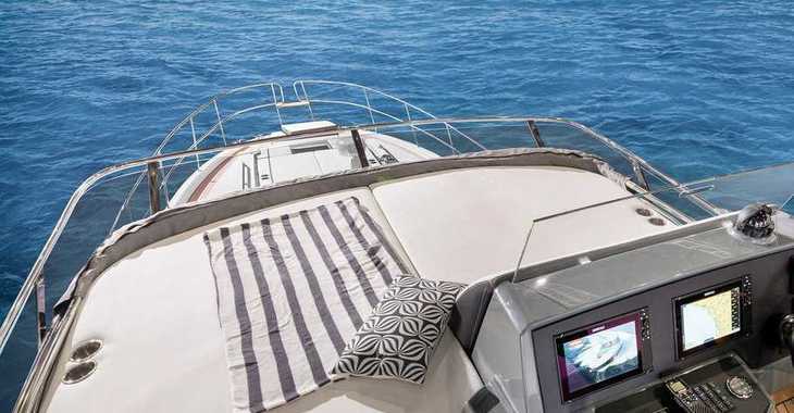 Chartern Sie yacht in Naviera Balear - Bavaria R55 Fly