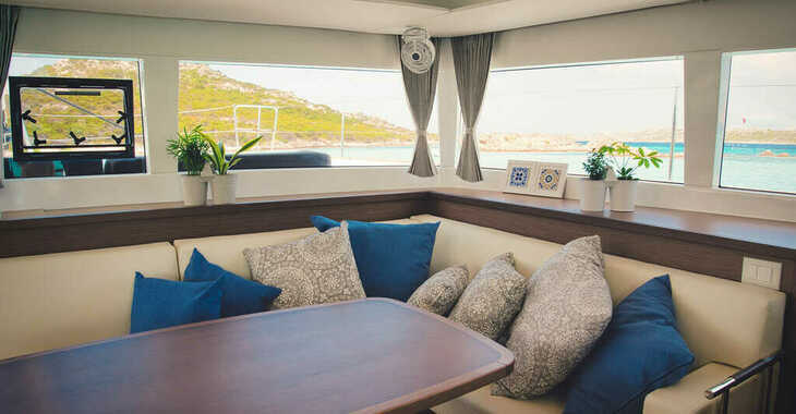 Rent a catamaran in Porto Pollo - Lagoon 450F
