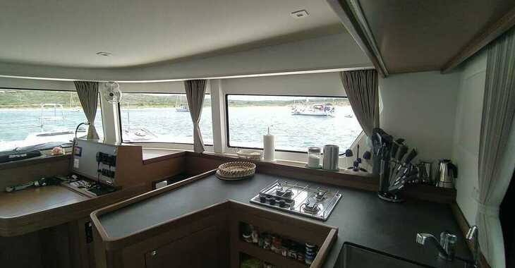 Rent a catamaran in Porto Pollo - Lagoon 42