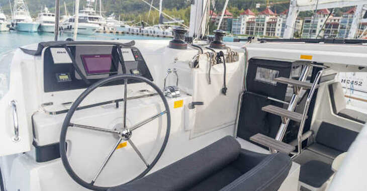 Rent a catamaran in Port of Mahe - Lagoon 42-2