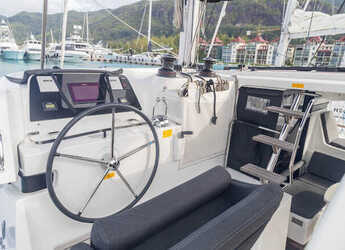 Rent a catamaran in Port of Mahe - Lagoon 42-2