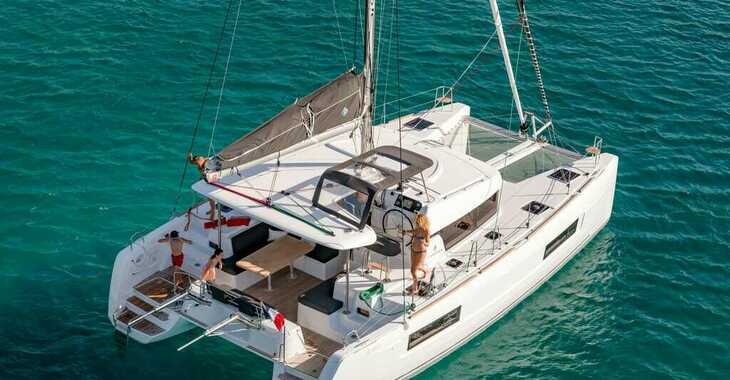 Rent a catamaran in Port of Mahe - Lagoon 40