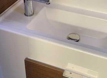 Rent a catamaran in Port of Mahe - Lagoon 40