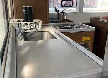 Rent a catamaran in Port of Mahe - Lagoon 40