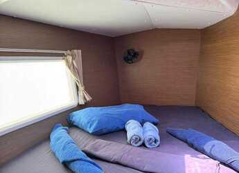 Rent a catamaran in Port of Mahe - Lagoon 380