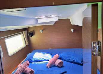 Rent a catamaran in Port of Mahe - Lagoon 380