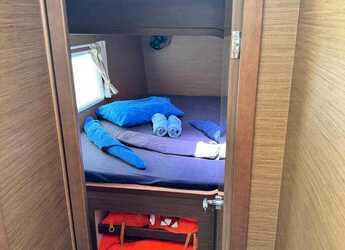 Rent a catamaran in Port of Mahe - Lagoon 380