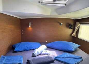 Rent a catamaran in Port of Mahe - Lagoon 380