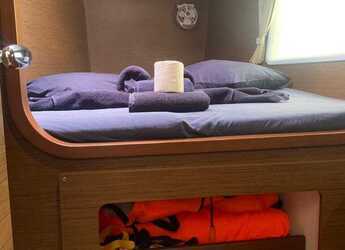 Rent a catamaran in Port of Mahe - Lagoon 380