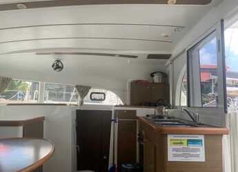 Rent a catamaran in Port of Mahe - Lagoon 380