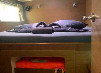 Rent a catamaran in Port of Mahe - Lagoon 380