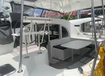 Rent a catamaran in Port of Mahe - Lagoon 380