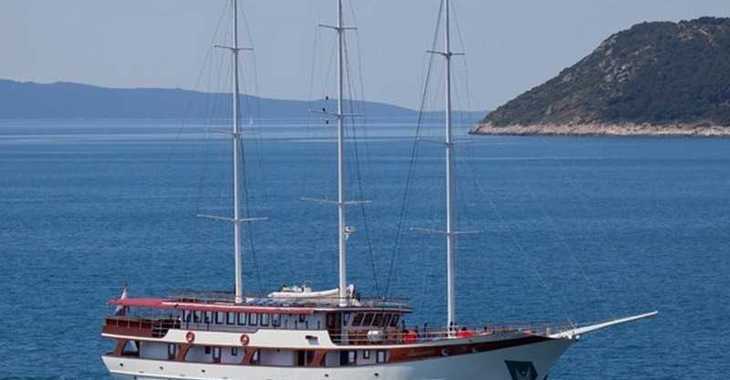 Rent a motorboat in Trogir (ACI marina) - Motorsailer Amorena