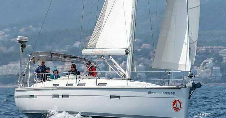 Rent a sailboat in Muelle de la lonja - Bavaria Cruiser 45 - 4 cab.