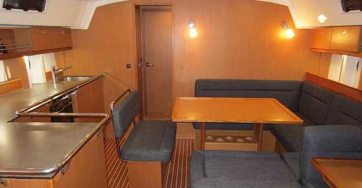 Chartern Sie segelboot in Muelle de la lonja - Bavaria Cruiser 45 - 4 cab.