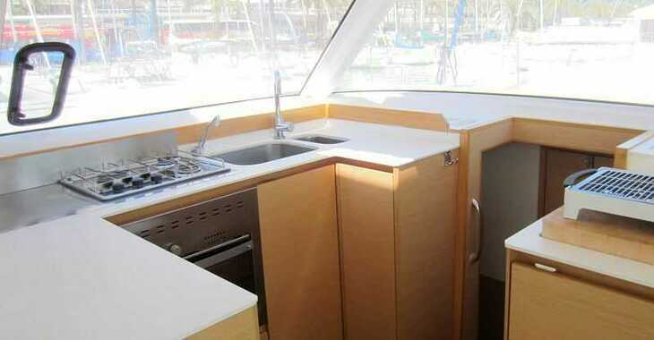 Rent a catamaran in Muelle de la lonja - Nautitech 40 Open - 4 + 1 cab.