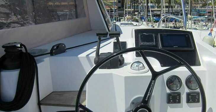 Rent a catamaran in Muelle de la lonja - Nautitech 40 Open - 4 + 1 cab.