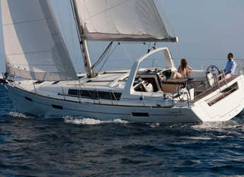 Rent a sailboat in Marina di Cannigione - Oceanis 41.1