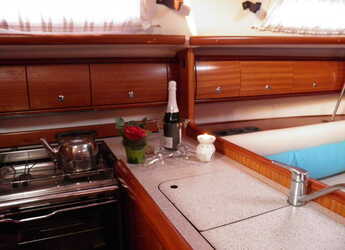 Rent a sailboat in Marina Skiathos  - Bavaria 36