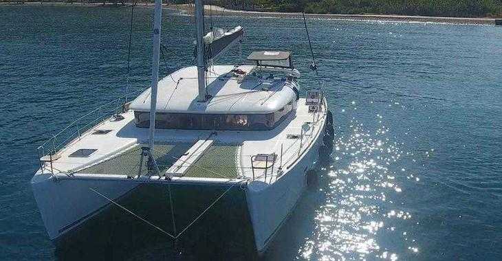 Rent a catamaran in Nidri Marine - Lagoon 400 S2
