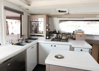 Chartern Sie katamaran in Adhamas - Fountaine Pajot - Saona 47 
