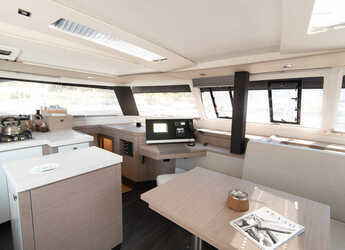Chartern Sie katamaran in Adhamas - Fountaine Pajot - Saona 47 